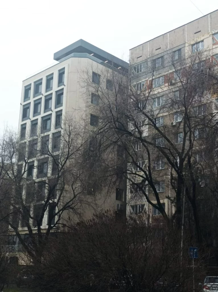 Изображение 2 для В тесноте и в обиде: по какому праву в алматинских дворах строят новые дома?