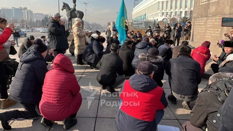 «Біз террорист емеспіз»: Қаңтар оқиғасына арналған «Тағзым» мемориалына адамдар жиналды - изображение 1