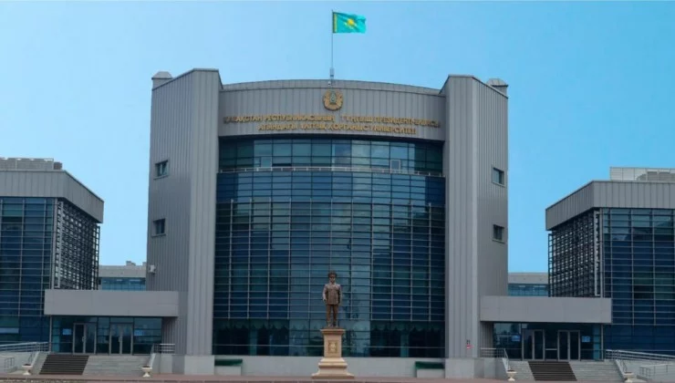 В Астане убрали памятник Нурсултану Назарбаеву - изображение 1