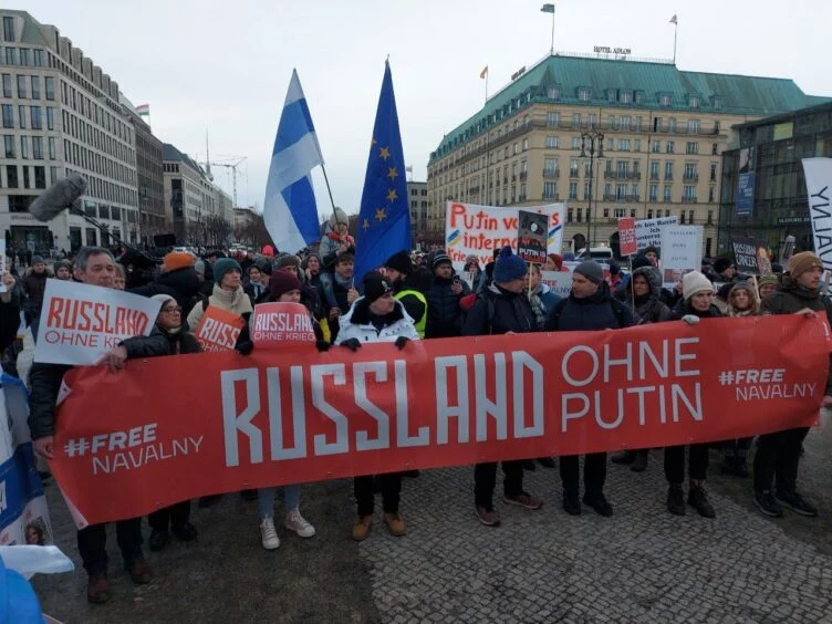 В 40 странах мира проходят акции в поддержку Алексея Навального - изображение 1