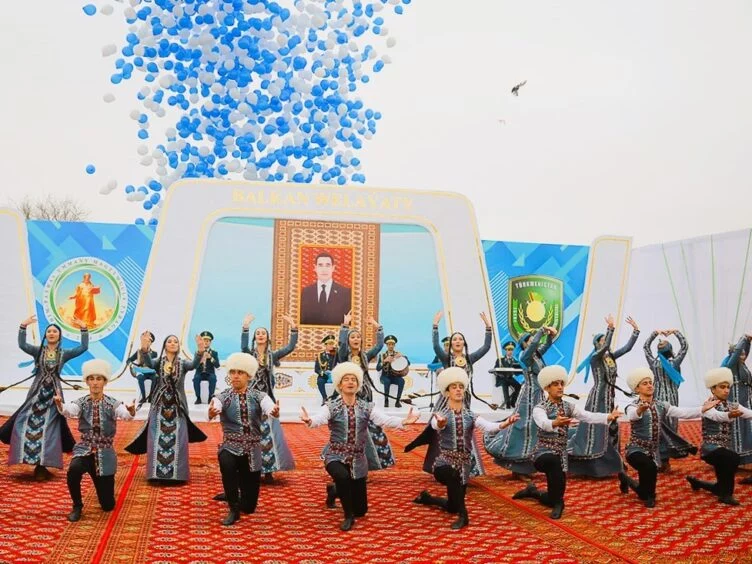 Turkmen activist: president too “weak” to rule without father - изображение 1