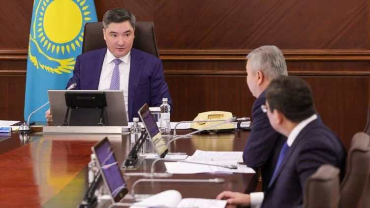 Изображение 1 для «Түбегейлі өзгертуіміз керек»: Бектенов Үкіметке мемлекеттік сатып алулар бойынша тапсырма берді