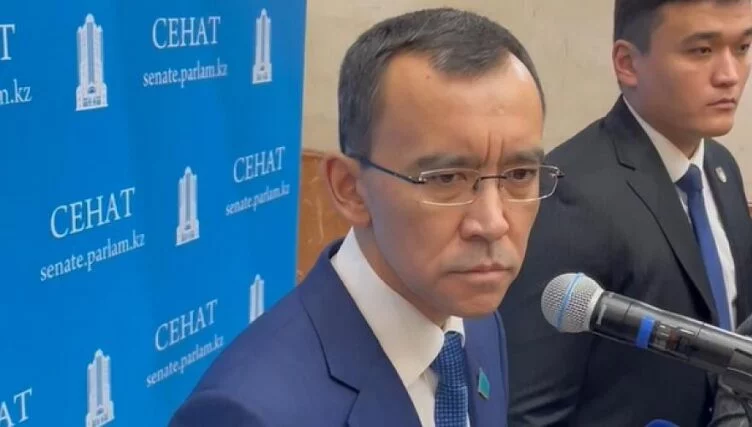 Изображение 1 для Спикер сената сказал «не манипулиривать ситуацией» с невыдачей аккредитации журналистам «Радио Азаттык» и поправками в законопроект «О масс-медиа»
