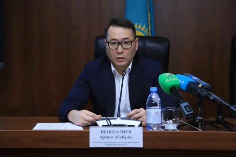 Переназначены министр промышленности Канат Шарлапаев и министр торговли Арман Шаккалиев - изображение 1