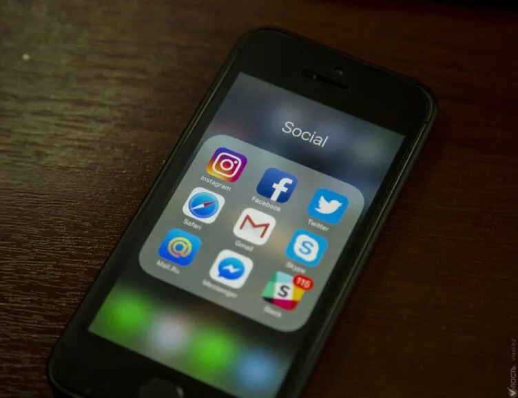 Придется ли менять время на телефонах вручную? - изображение 1