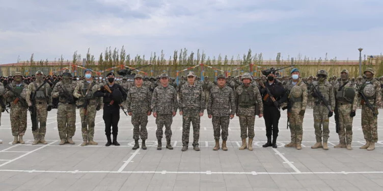 Президент Казахстана подписал указ об увольнении военнослужащих в запас и двух призывах в армию в 2024 году - изображение 1