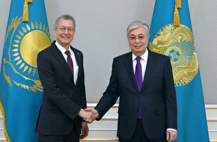 Посол США обсуждает вопросы о неаккредитации журналистов «Радио Азаттык» и изменений в законопроект «О масс-медиа» с правительством Казахстана - изображение 1