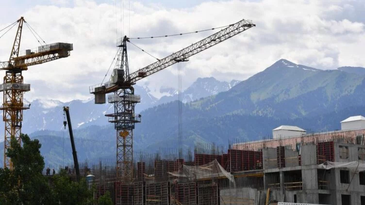 Вице-министр промышленности и строительства о надежности зданий при землетрясениях в Алматы: «Вчера же выдержало» - изображение 1