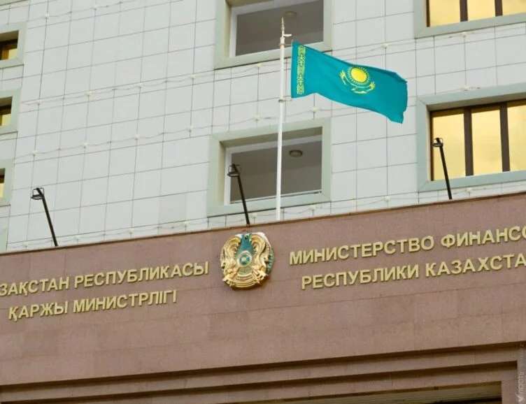 Изображение 1 для Министр финансов отказался озвучивать, сколько бюджетных средств может быть потрачено на смену герба в Казахстане