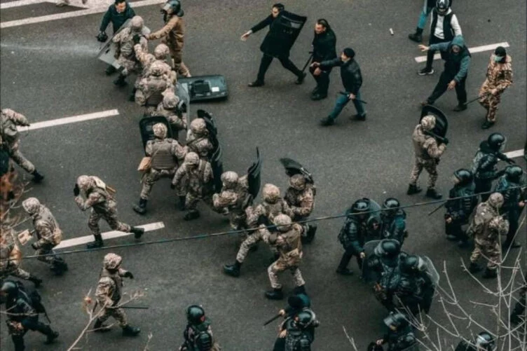 Трое сотрудников полиции приговорены к трем годам лишения свободы за пытки во время Кантара в Алматы - изображение 1