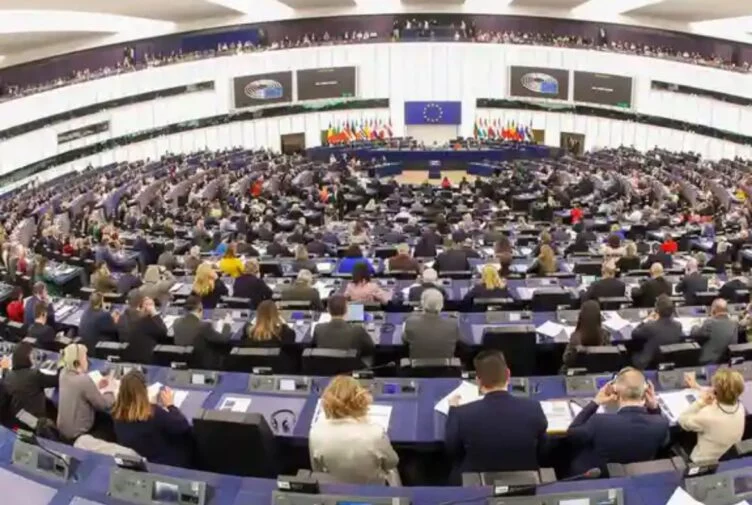 Европарламент одобрил использование активов РФ в пользу Украины - изображение 1