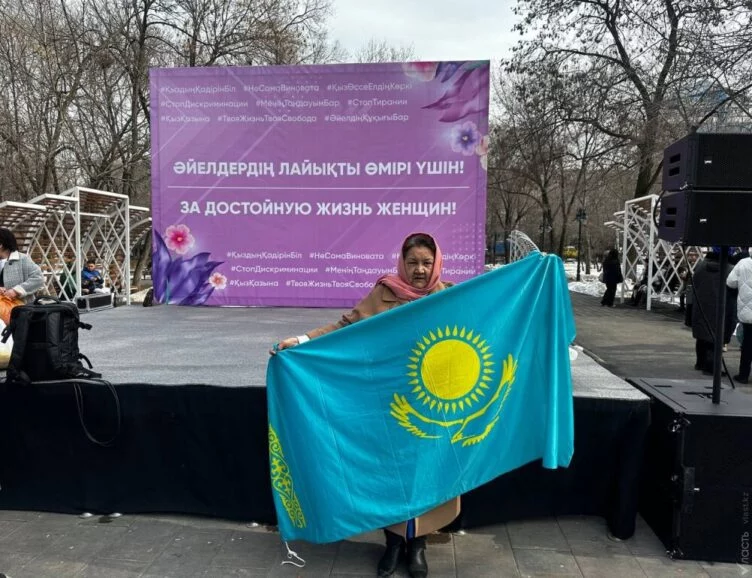 Организатор митинга в Алматы «За достойную жизнь женщин!» предложила законодательно ввести брачный контракт - изображение 1