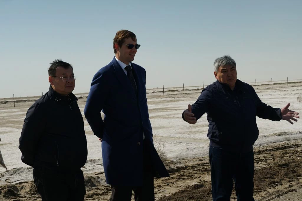 Изображение 1 для Freedom Holding Corp. высадили саксаул для восстановления экосистемы Аральского моря