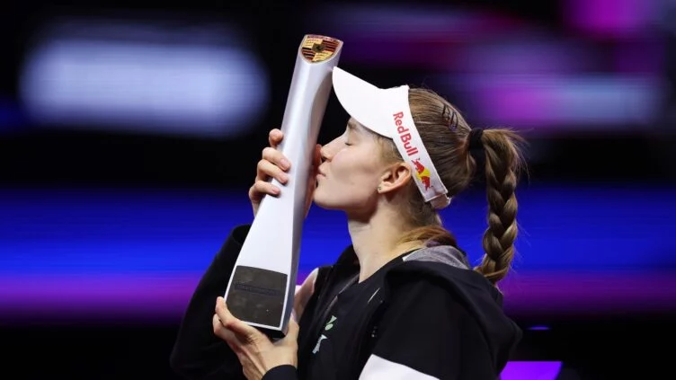 Токаев поздравил Рыбакину с победой в Штутгарте - изображение 1