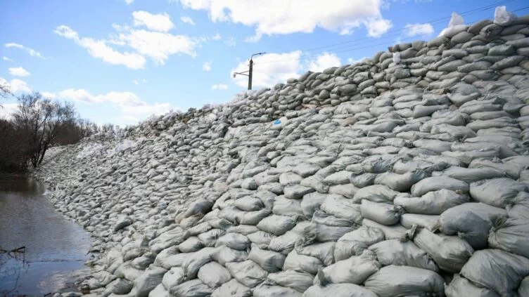 В Западно-Казахстанскую область дополнительно перебросят 500 спасателей и военнослужащих - изображение 1