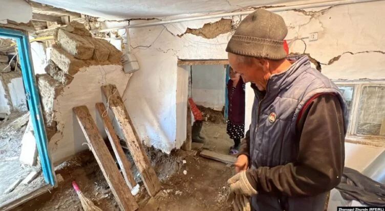 Два человека получили адмаресты после критики в адрес власти из-за паводков - изображение 1