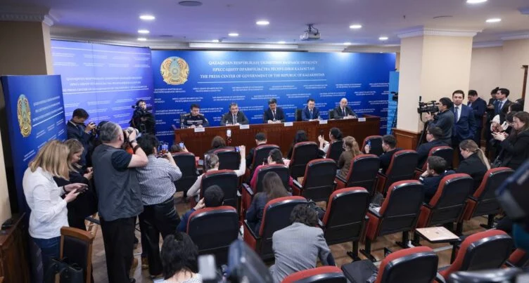 Министр водных ресурсов не стал комментировать вероятность своей отставки, а вице-министр по ЧС заявил, что власти не ожидали наступление воды со степей - изображение 1