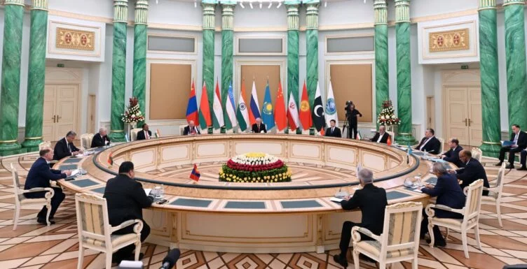 Токаев провел встречу с секретарями Совбезов государств-членов ШОС - изображение 1