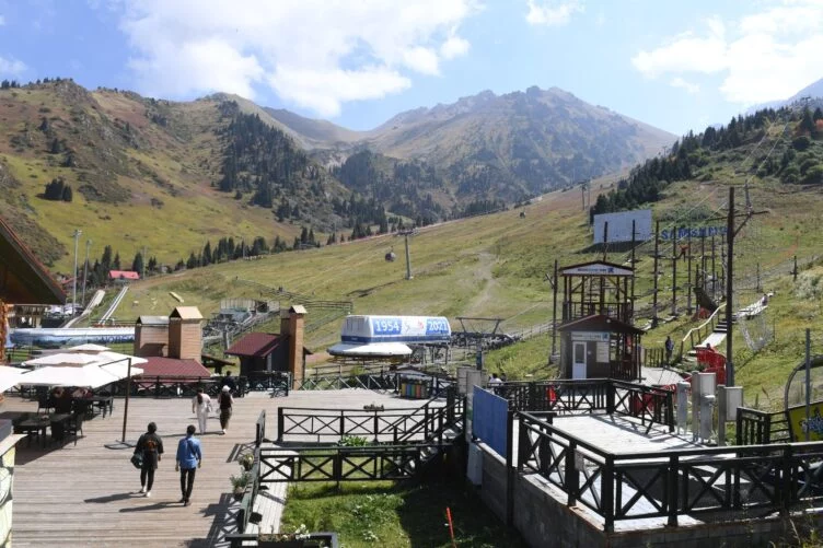 «Шымбулак» временно закрыли канатные дороги для профилактических работ - изображение 1