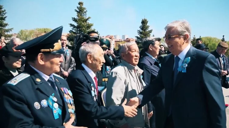 Токаев поздравил казахстанцев с Днем Победы - изображение 1