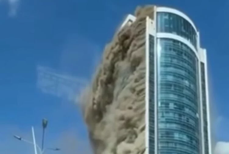 В Астане тушат многоэтажку рядом с «Хан Шатыром» - изображение 1