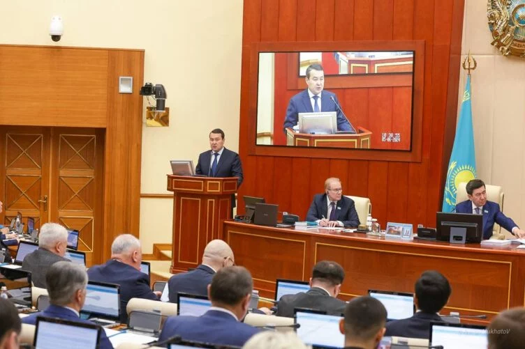 Изображение 1 для Глава ВАП Алихан Смаилов представил заключение к финансовому отчёту о работе правительства Алихана Смаилова