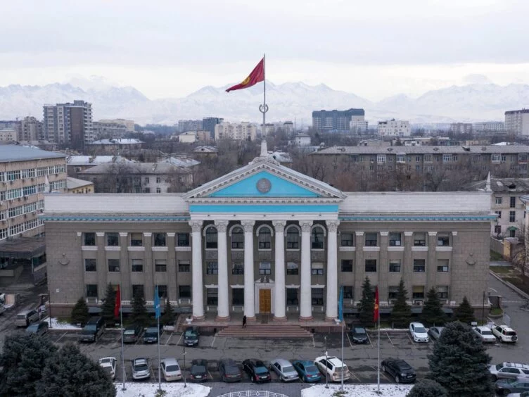 Мэрия Бишкека планирует ввести сбор для туристов и за въезд иногородних авто - изображение 1
