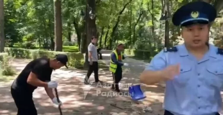 Изображение 1 для Людей, пришедших почтить память Айдоса Садыкова, разгоняет полиция