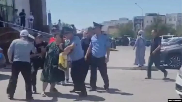 Активистку из Жанаозене оштрафовали на 180 тысяч тенге за попытку почтить память Айдоса Садыкова - изображение 1