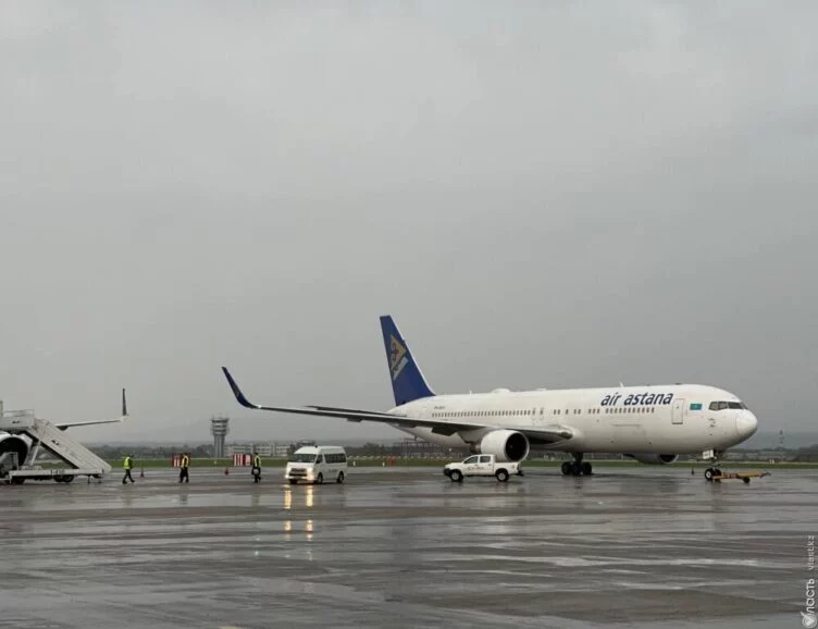 Самолет Air Astana получил повреждение в аэропорту Актобе - изображение 1