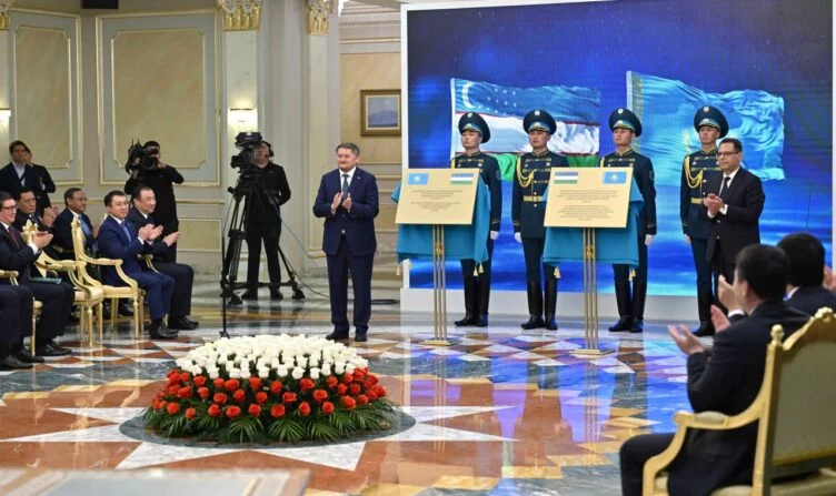 Токаев и Мирзиёев открыли филиалы университетов двух стран и транзитный маршрут из Сианя в Ташкент - изображение 1
