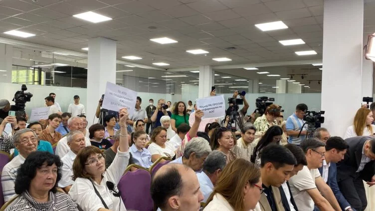 В лоббировании «путинской и других атомных корпораций» обвинили организаторов слушаний по АЭС в Алматы - изображение 1