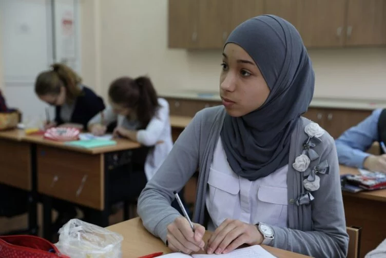 Верховный суд: Запрет на ношение платков в казахстанских школах не отменён - изображение 1