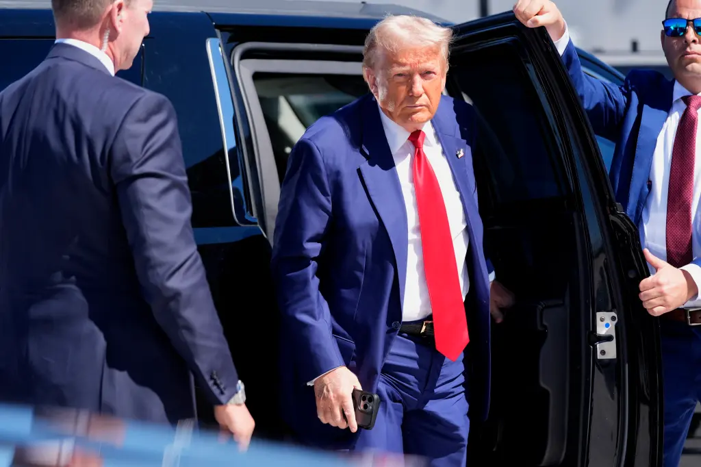 Рядом с гольф-клубом Трампа открыли стрельбу. ФБР расследует предполагаемое покушение - изображение 1