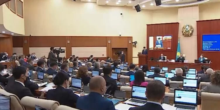 В Мажилисе одобрен бюджет на ближайшие три года - изображение 1