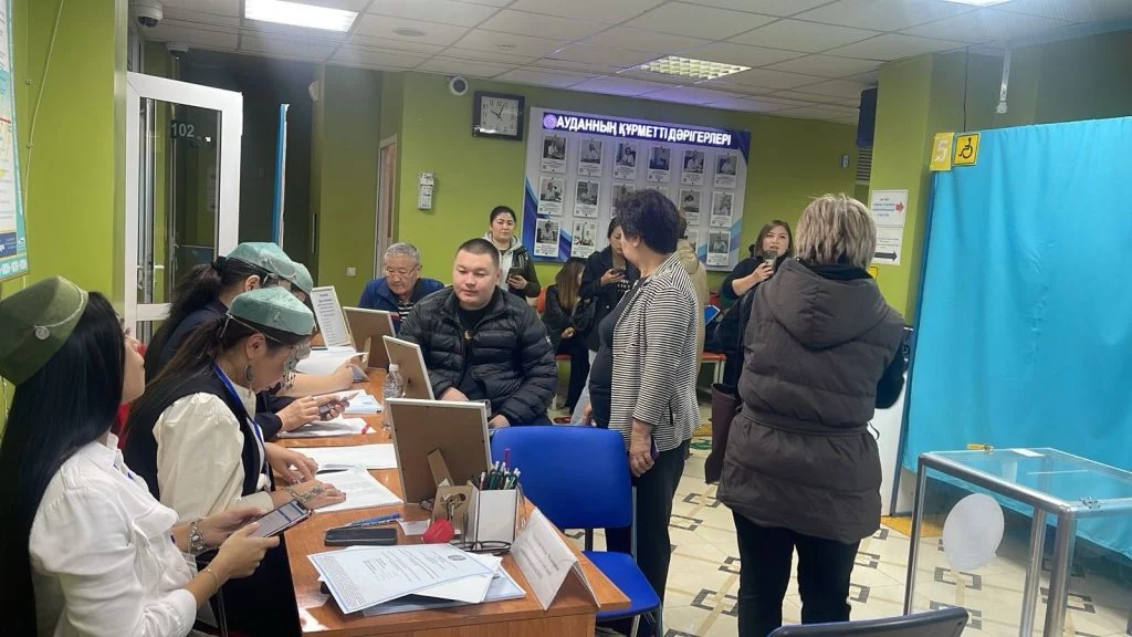 Изображение 2 для Алматинцы принимают активное участие в референдуме по строительству АЭС