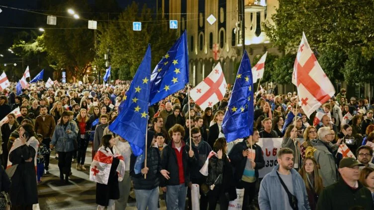Тысячи граждан Грузии вышли на митинг за вступление в Евросоюз - изображение 1