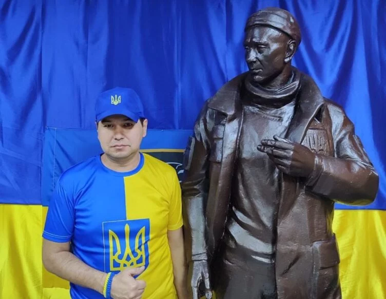 Монумент в честь Героя Украины представил казахстанский общественник - изображение 1