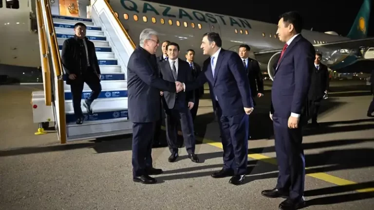 Токаев прибыл с рабочим визитом в Баку - изображение 1