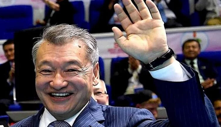 Даниал Ахметов обвинен в получении взятки в виде чемодана долларов от израильтян - изображение 1