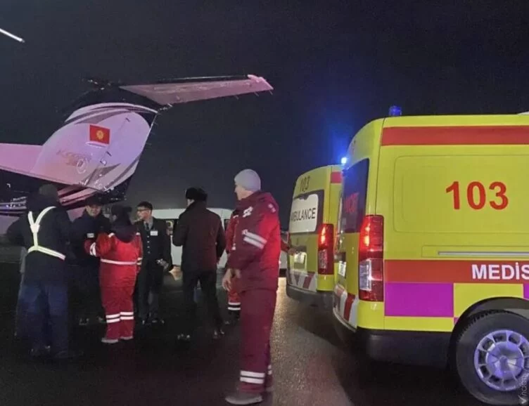 Троих пострадавших в авиакатастрофе близ Актау кыргызстанцев доставили в Бишкек - изображение 1