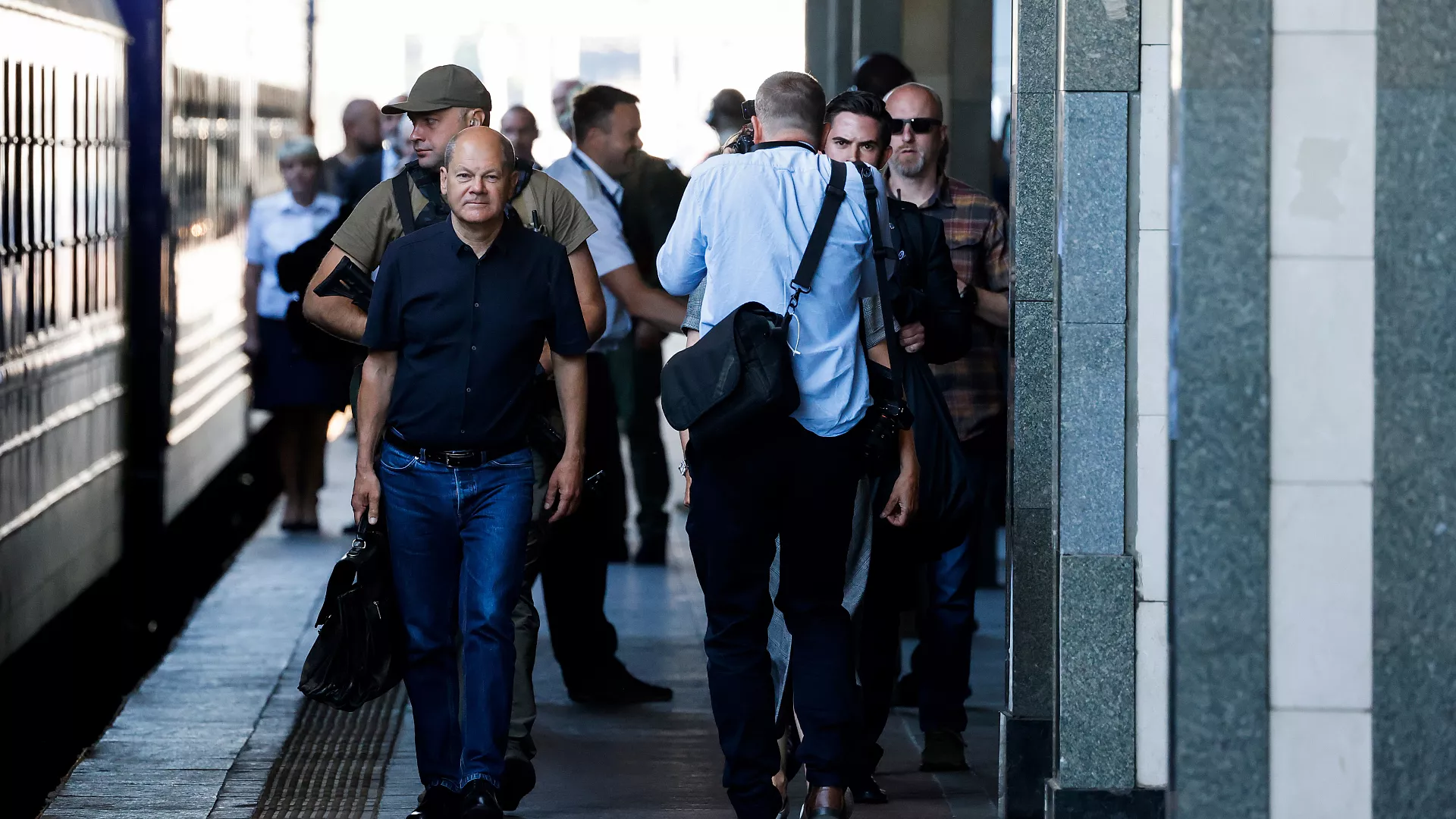 Неожиданный визит: Шольц приехал к Зеленскому в Киев - изображение 1