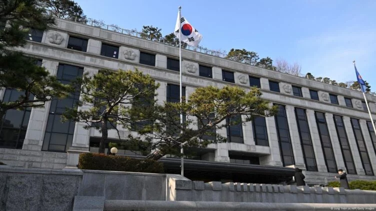 Конституционный суд Южной Кореи назначил дату слушаний по импичменту президента - изображение 1