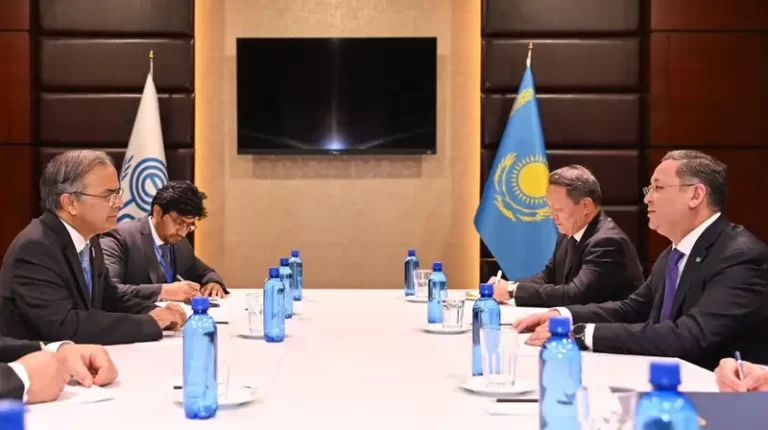 Глава МИД Казахстана встретился с генеральным секретарем ОЭС - изображение 1