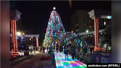 Туркменским студентам запретили отмечать Новый год под угрозой отчисления - изображение 1