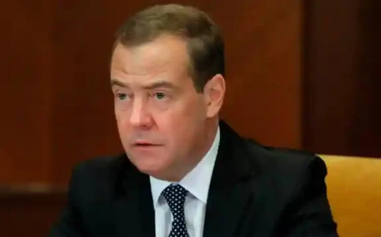 Медведев: РФ может включить в себя еще больше регионов - изображение 1