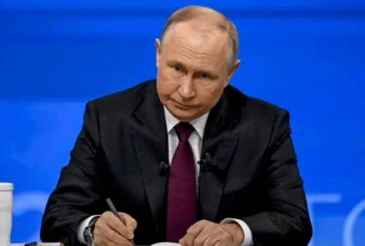 Изображение 1 для Путин по согласованию с Токаевым направил в Актау самолет МЧС России