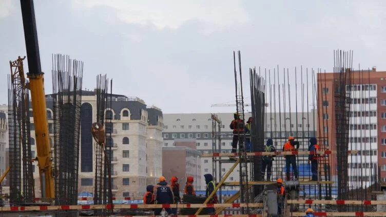 Имущество на 2,3 млрд тенге арестовали у топ-менеджеров стройкомпании, подозреваемых в обмане ста дольщиков в ВКО - изображение 1