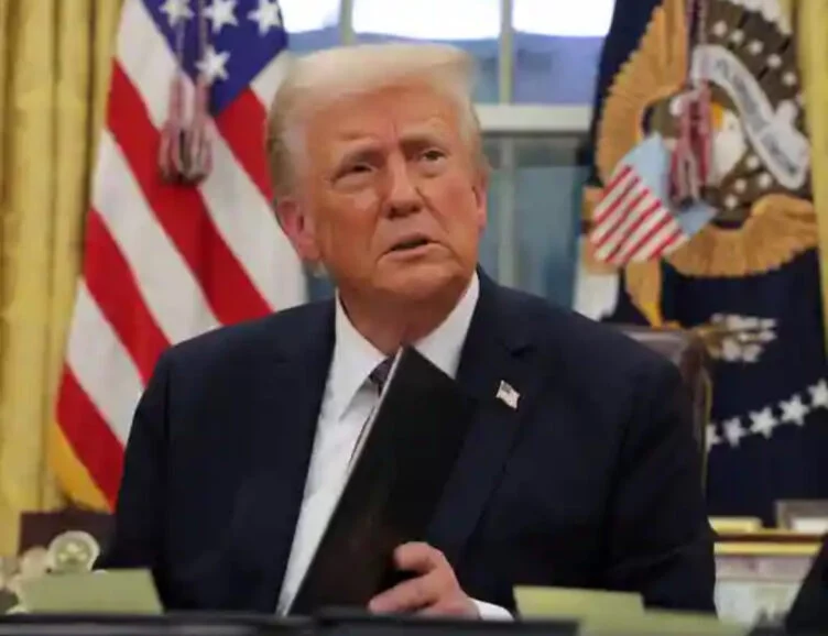 Трамп обвинил Зеленского в желании воевать с Россией - изображение 1