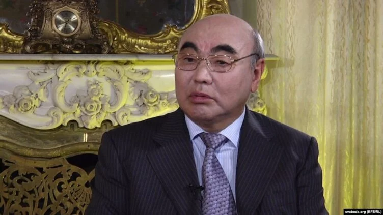 Путин присвоил бывшему президенту Кыргызстана Акаеву звание «Заслуженный деятель науки» - изображение 1